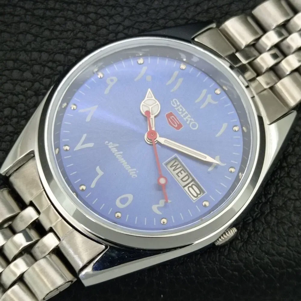 Vintage 1977 Seiko Automatic Mens Silver Watch W/daydate & Blue accents